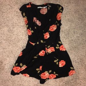 UO ROSE PATTERN FRONT BUTTON ROMPER